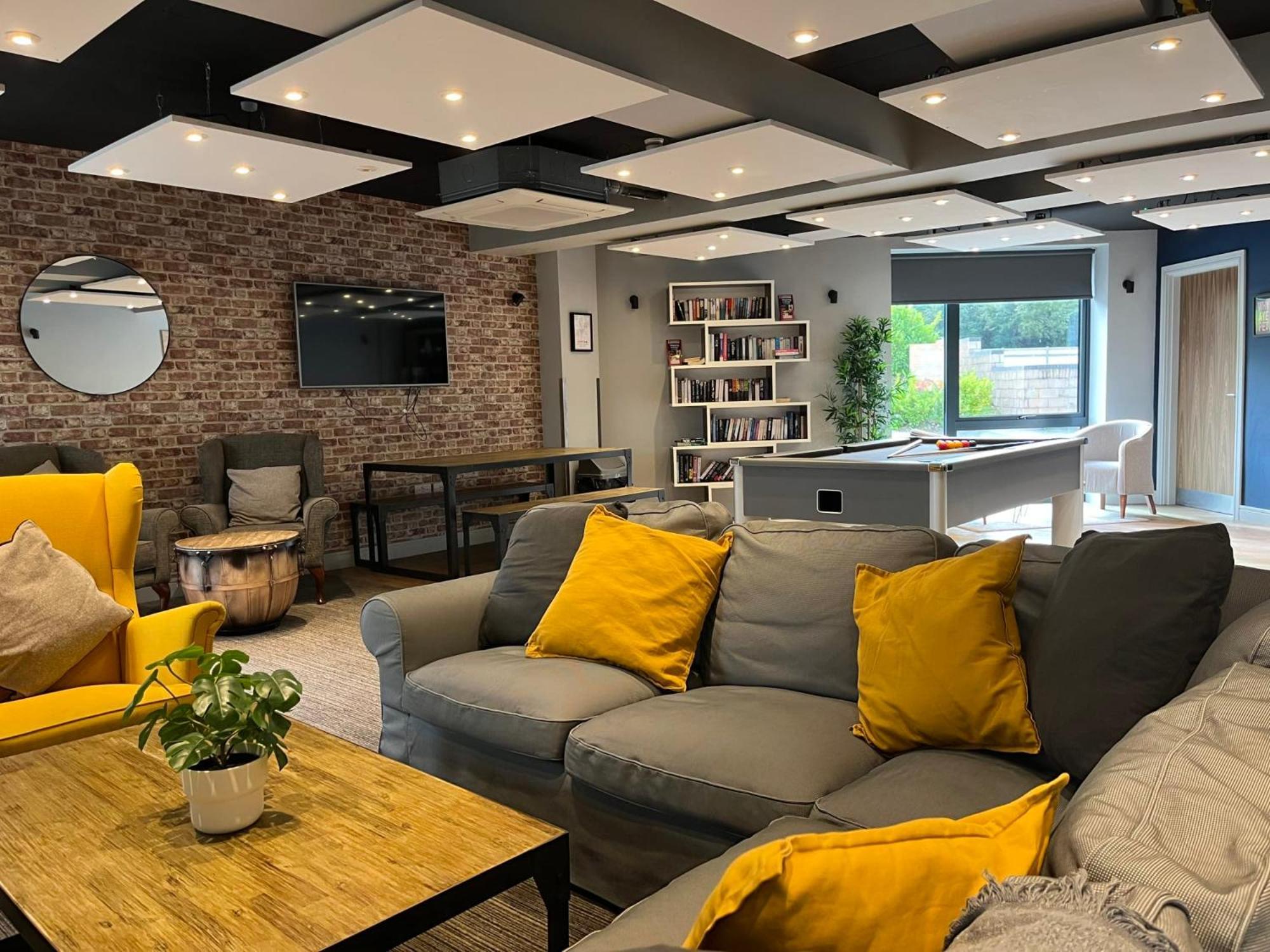 Elegant In For Students Only Apartment